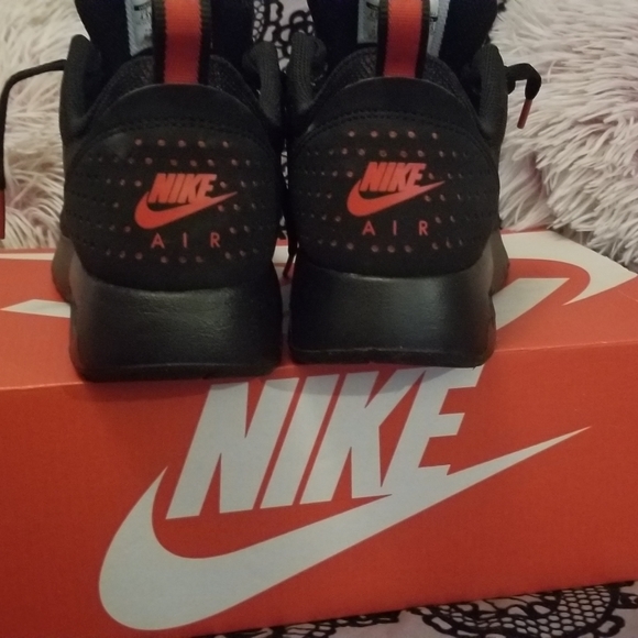 Nike Tavas (SOLD) - Picture 5 of 7